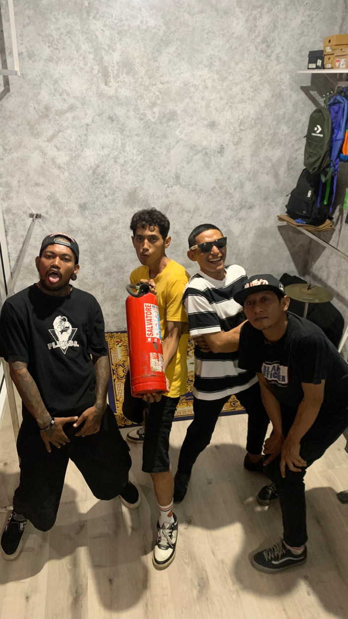 MYDEADBODY Photo