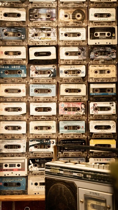 Mendengarkan Musik di Internet, Merayakannya Melalui Rilisan Fisik