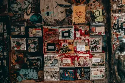 Kenapa Poster Punk Selalu Kelihatan Berantakan? Ternyata Ini Bukan Soal Nggak Bisa Desain!