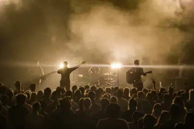 Band-Band Ini Bukan Cuma Legenda, Tapi “Blueprint” Buat Satu Generasi Musik!