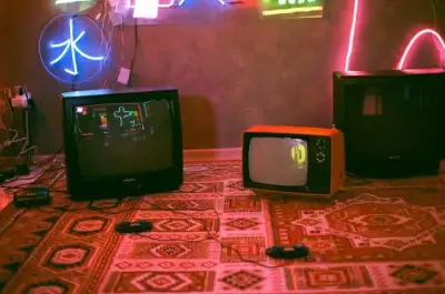 Kenapa Sih Visual Era Jadul Bisa Hype Lagi? Ternyata Bukan Cuma Soal NOSTALGIA