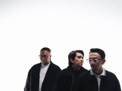 27 Tahun Bersama Distrosi, Rocket Rockers Tiba-Tiba Rilis Lagu Religi!