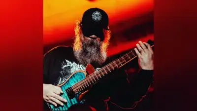 Dijuluki “Gitaris 1000 Band”, Ini Deretan Proyek Gila yang Pernah Disentuh Coki Bollemeyer