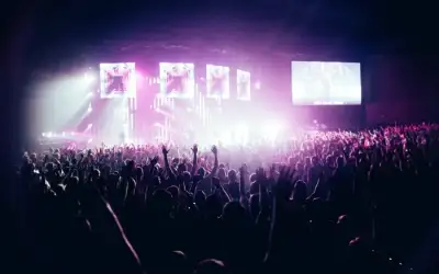 Kelihatan Rusuh? Sebenarnya Ini Bahasa Tubuhnya Penonton Konser