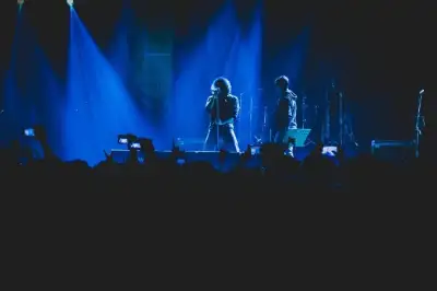 Pilih Konser Lokal atau Internasional? Jawabannya Tergantung Lo Cari Apa