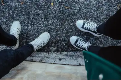 Cara Anak Skena Diam-Diam “Ngejudge” Outfit Lo di Gigs