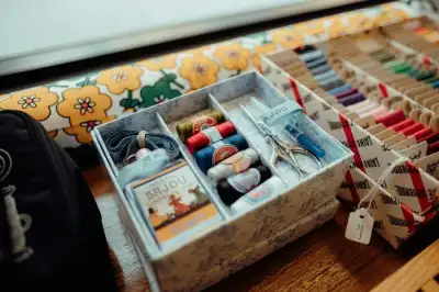 Material Aneh yang Justru Bisa Bikin Ilustrasi Lo Lebih Unik