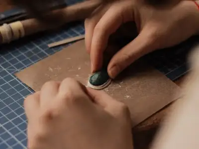 Kenapa Ilustrasi Handmade Terasa Lebih “Hidup” Dibanding Digital? Ini Faktanya!