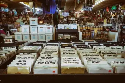 Major Label, Indie Label, atau Self-Release? Nggak Ada Jalur Karir Musisi yang Paling Benar