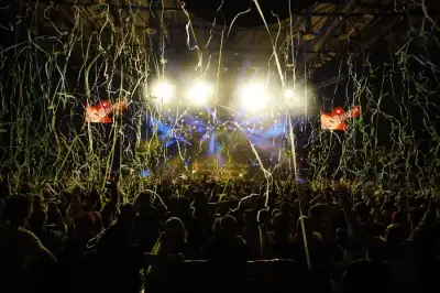 Apa yang Sebenarnya Terjadi Saat Konser Tiba-Tiba Bermasalah di Tengah Lagu? Ini Faktanya!