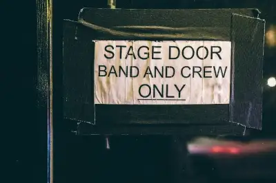 Backstage Konser Gak Se-Glamor yang Lo Bayangin, Ini Faktanya!