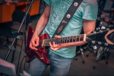 Band Idealis Tapi Tetap Bisa Cuan? Ternyata Gak Harus Milih Salah Satu