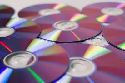 Perkembangan Cara Dengerin Musik: Dari Kaset, CD, hingga Digital Streaming
