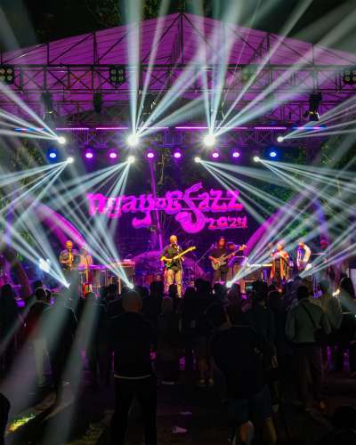 The Light Dance of a Jazz at the Village