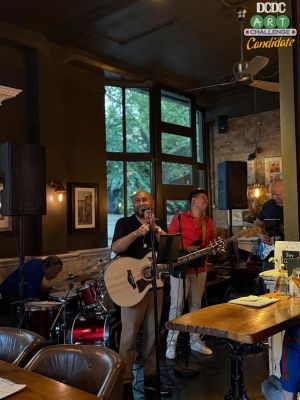 Suasana Hangat Musik di Kafe